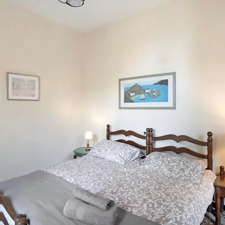 Vila Torre Alpicella - *